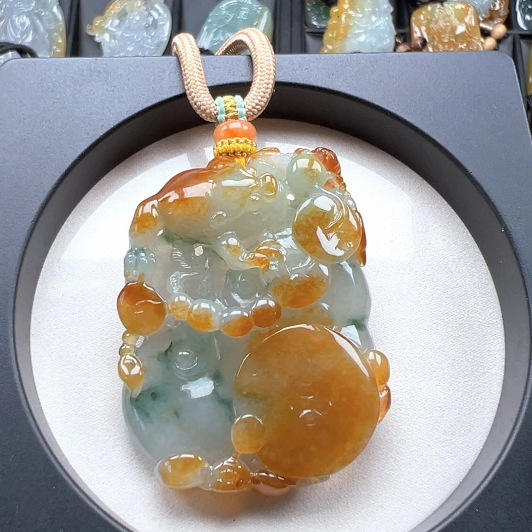 翡翠未镶嵌颈饰如意三角金蟾