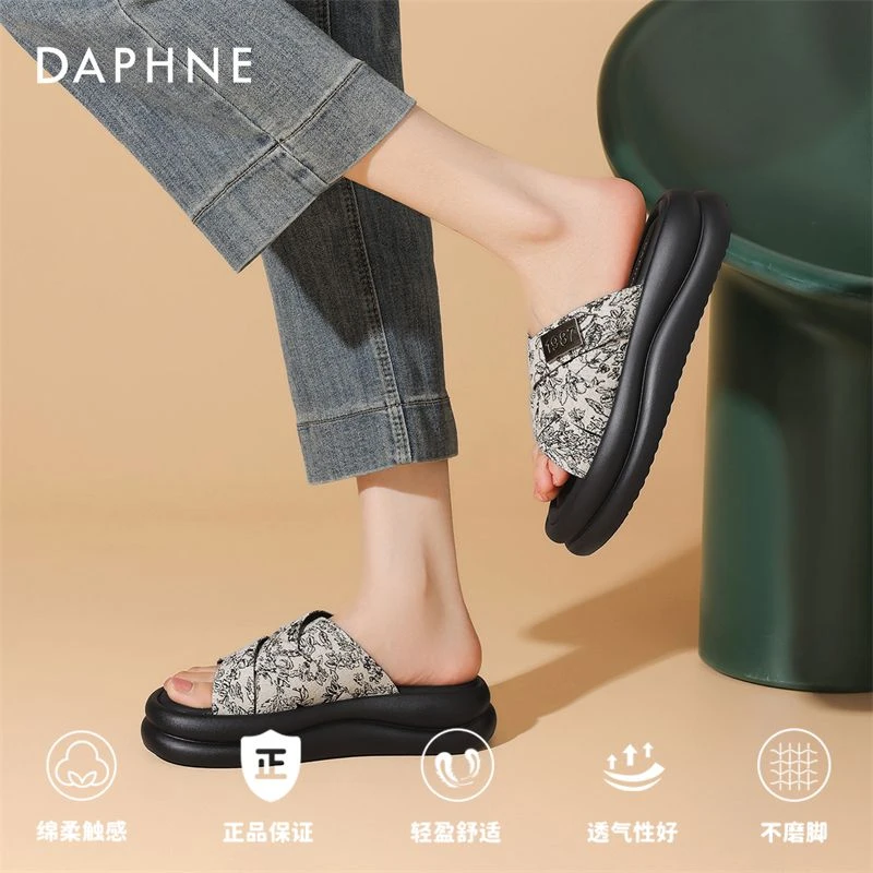 达芙妮夏季时尚百搭软底外穿网红休闲风厚底ins透气舒适一字拖鞋