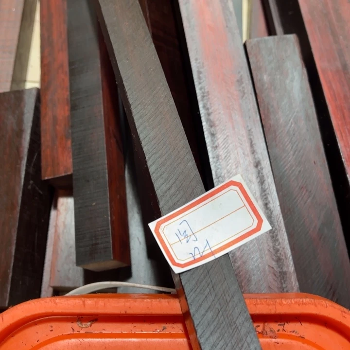 紫檀木类端景台闫**n