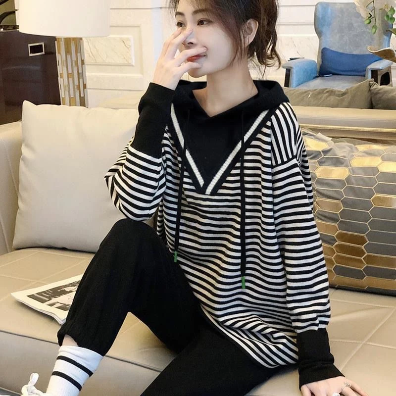 秋冬新款女装洋气上衣时尚百搭经典条纹卫衣女