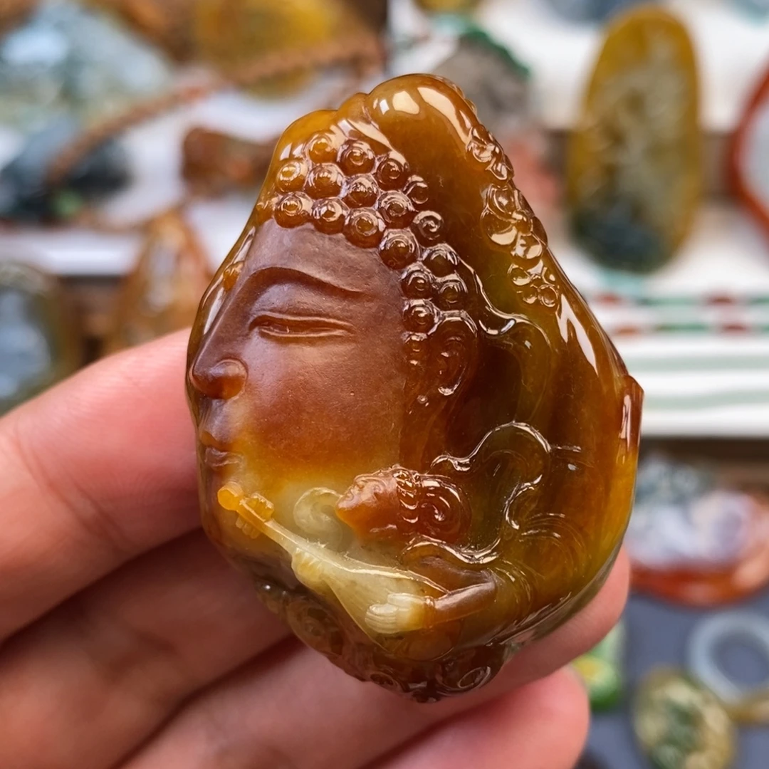 翡翠未镶嵌颈饰石窟飞天