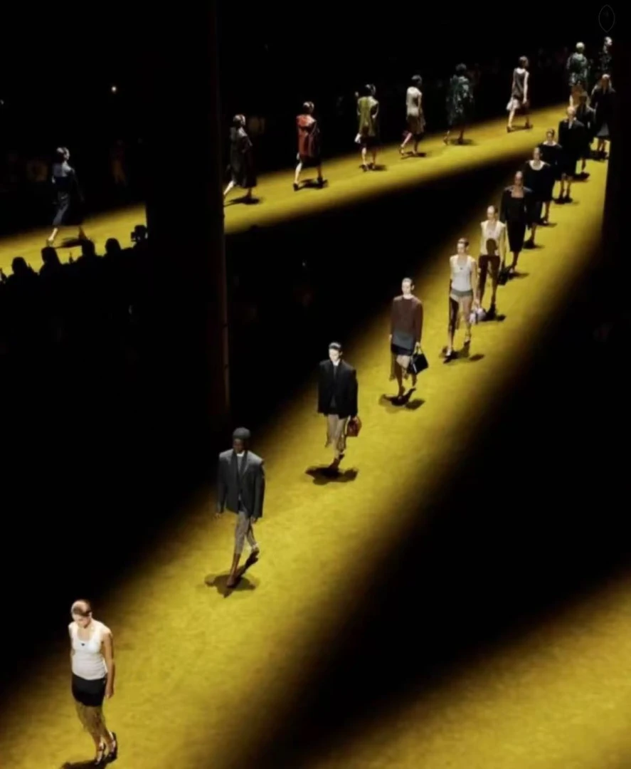 2025高定针织圆领高级撞色刺绣卫衣