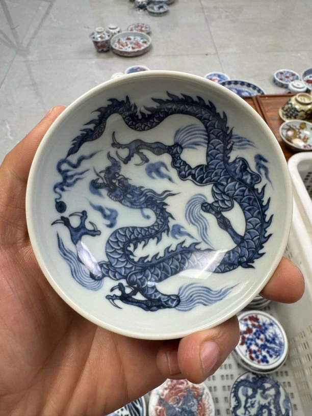 景德镇青花铠甲龙普洱杯