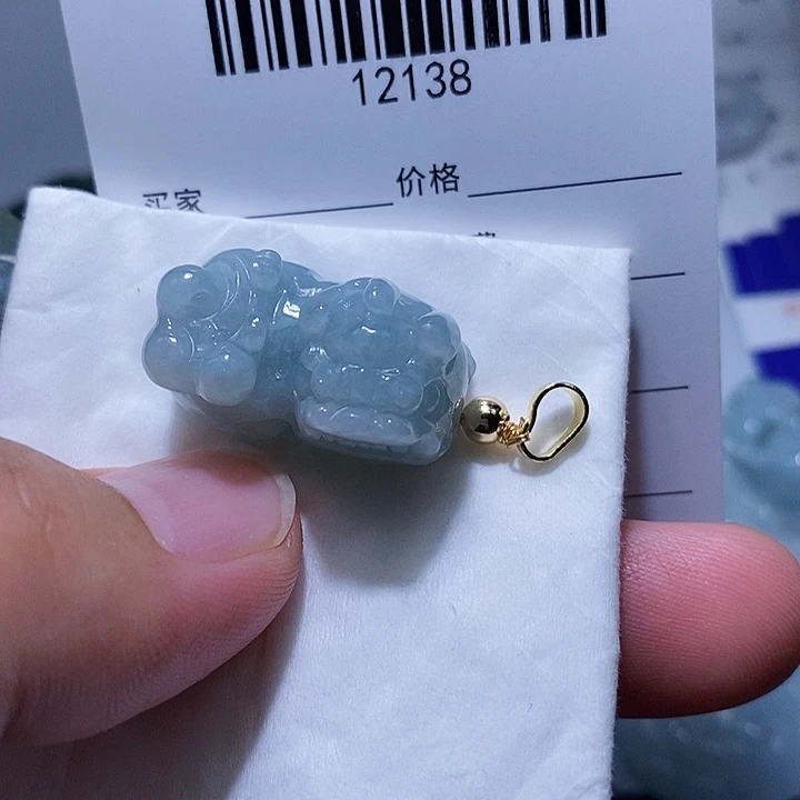 翡翠未镶嵌颈饰是