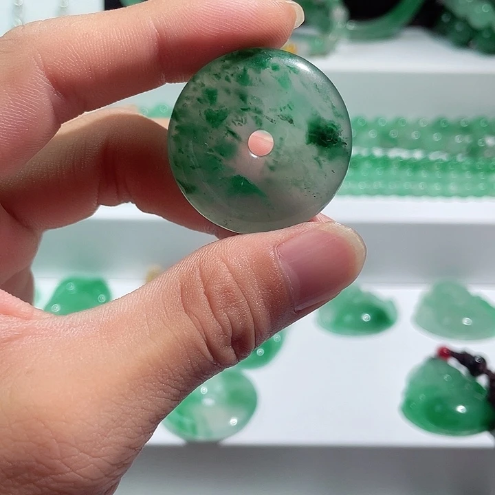 石英质玉（非洲翠）平安扣未镶嵌