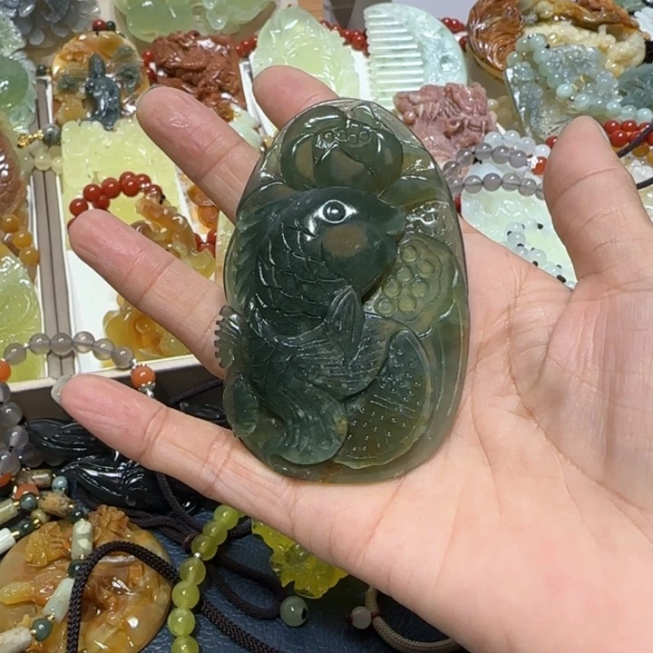 未镶嵌蛇纹石玉吊坠美***姐