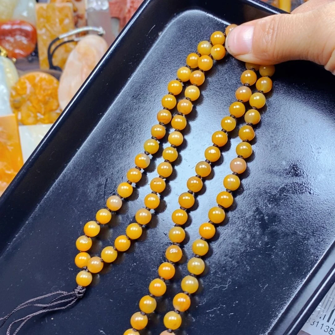 石英质玉（黄龙玉）未镶嵌颈饰