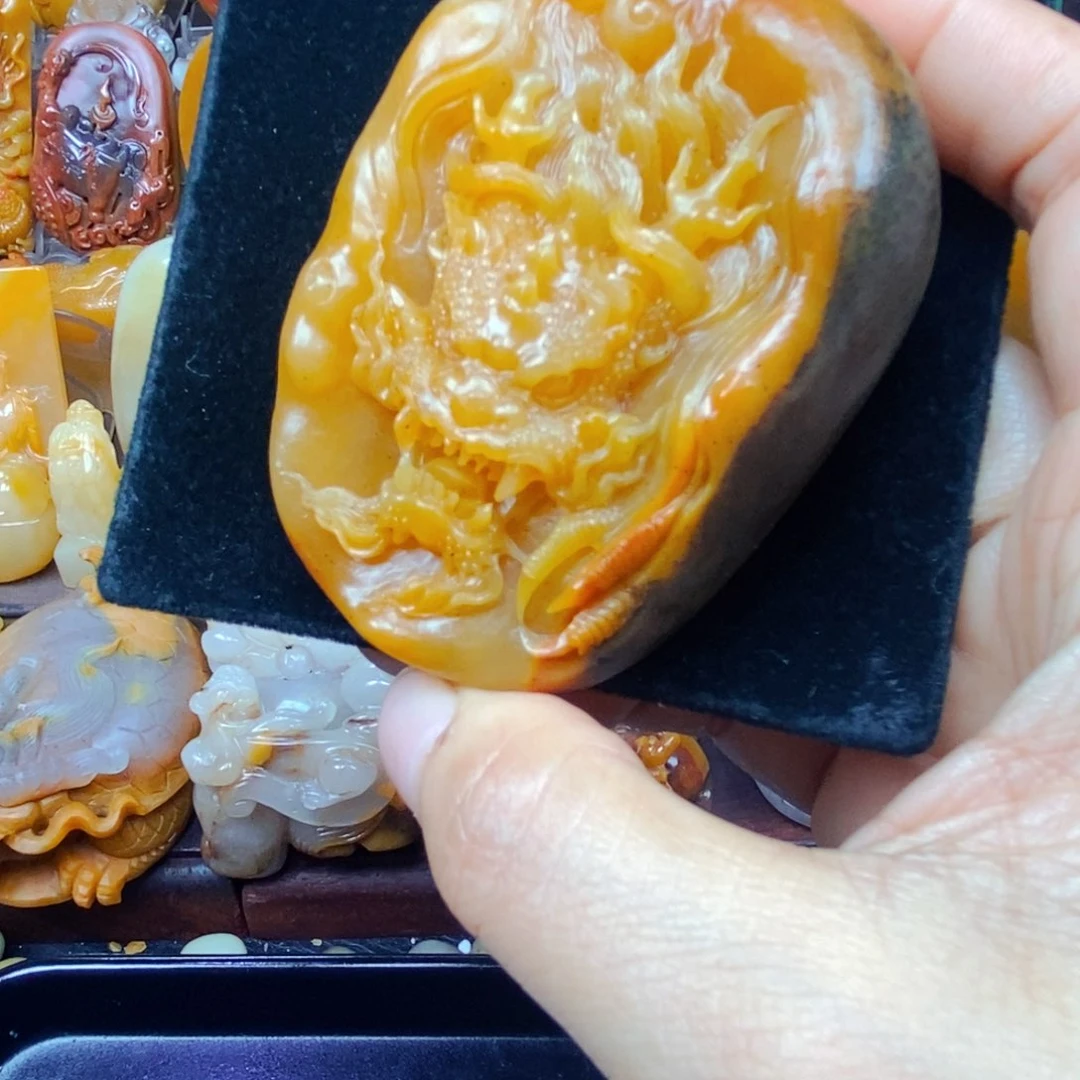 石英质玉（黄龙玉）未镶嵌颈饰