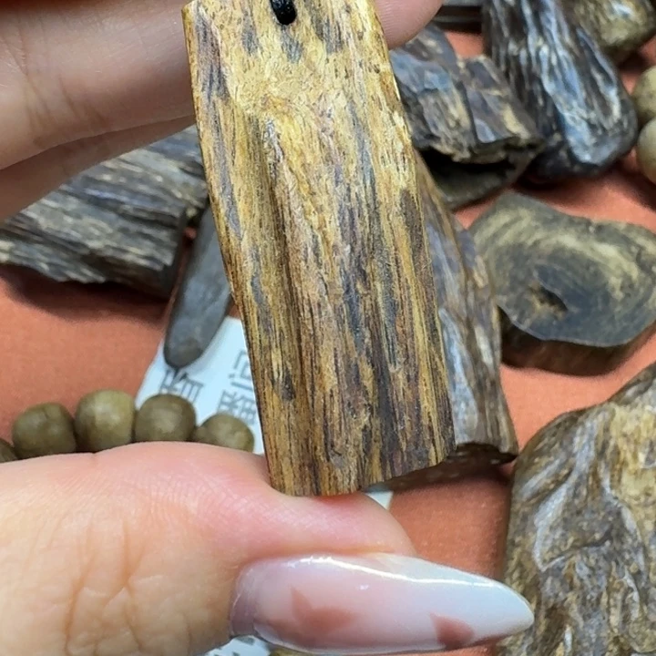 大叶紫檀（黑酸枝木类）