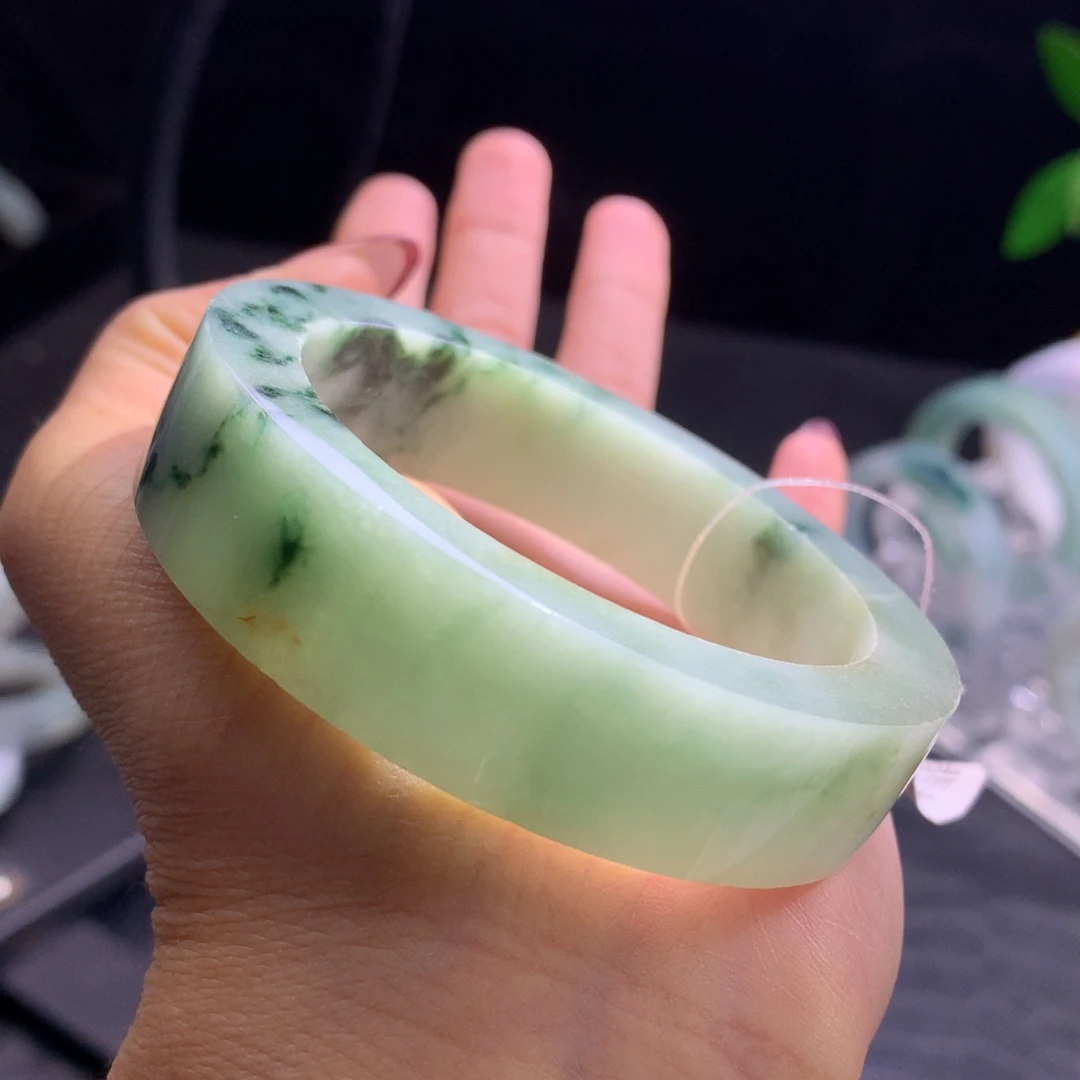定制翡翠未镶嵌手镯