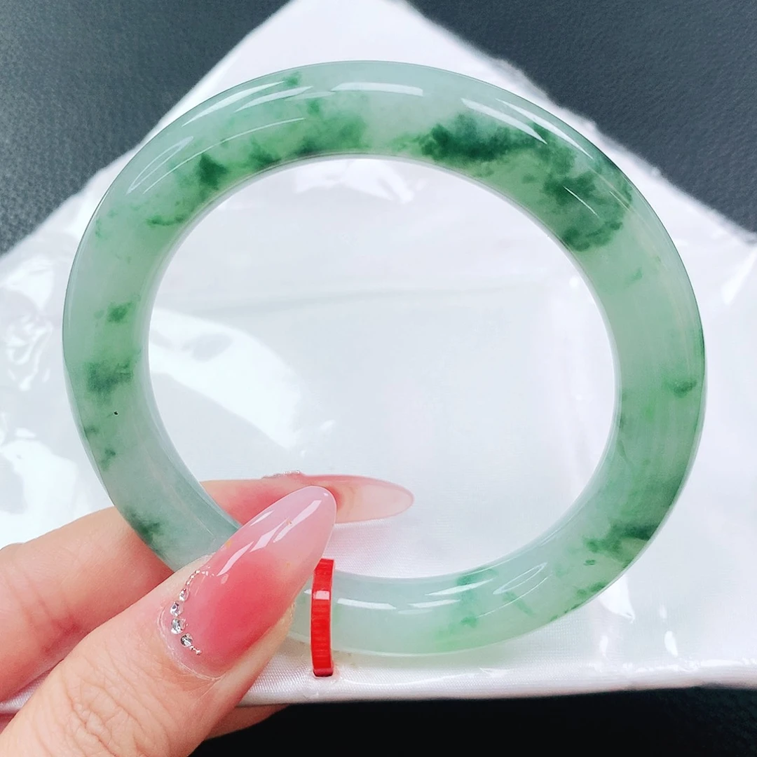翡翠手镯未镶嵌55圈