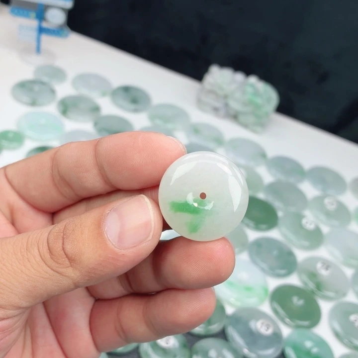 翡翠未镶嵌颈饰缅甸天然A货翡翠26.2-8.5