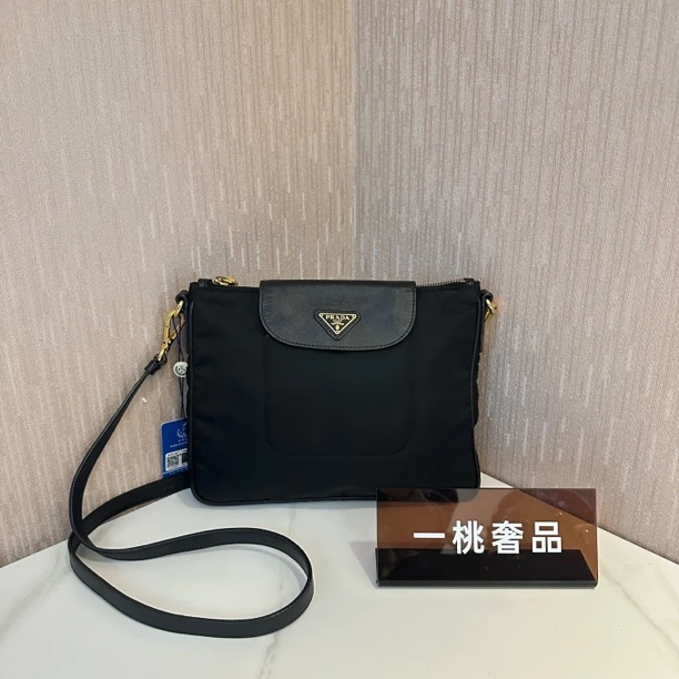 95新 Prada/普拉达 一桃/普拉达 拼皮尼龙拉链斜挎