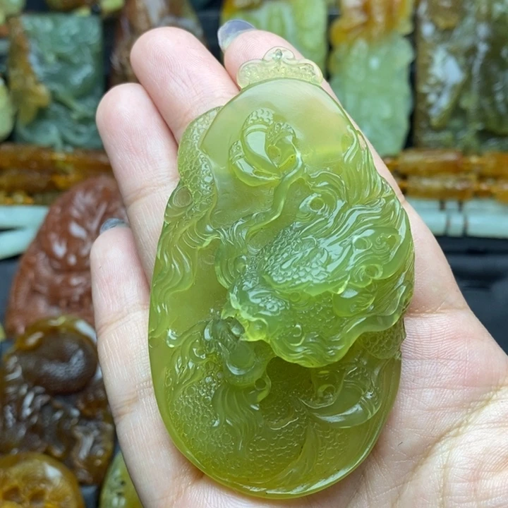 是***木蛇纹石玉未镶嵌颈饰