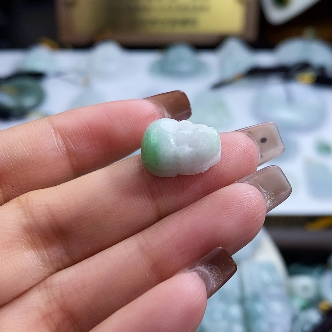 翡翠未镶嵌颈饰7545