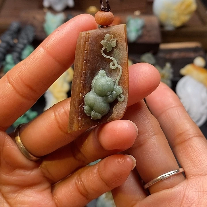 灿***花定制翡翠未镶嵌毛货抛光