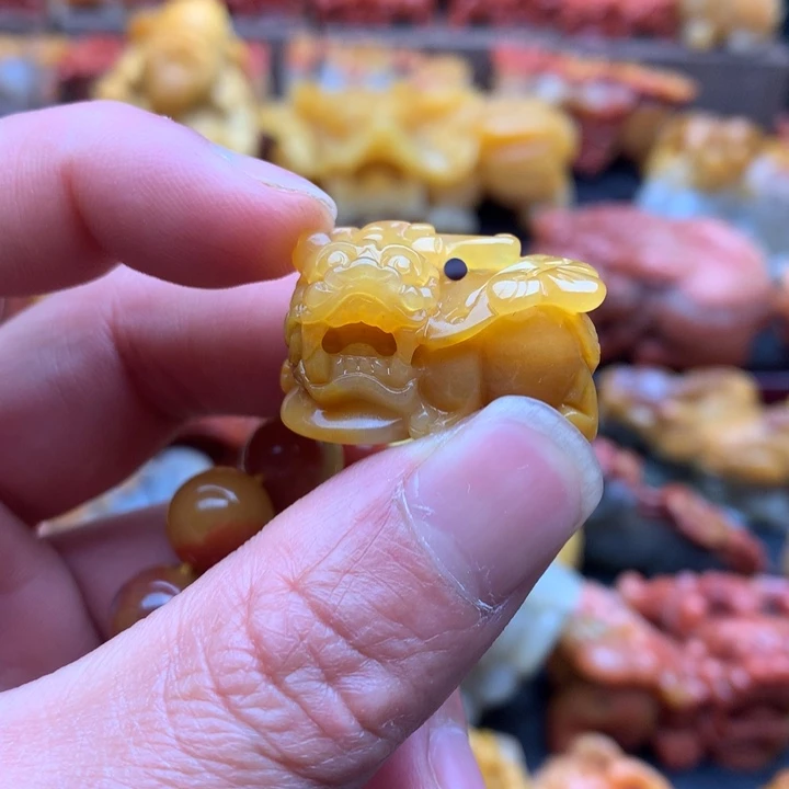 石英质玉（黄龙玉）黄龙玉貔貅未镶嵌树**狐
