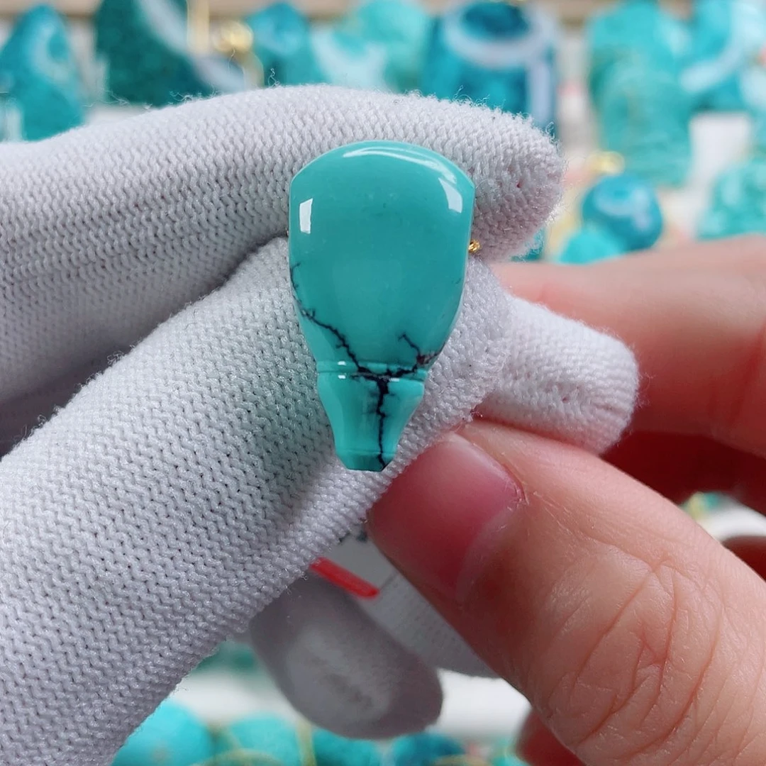 绿松石未镶嵌颈饰