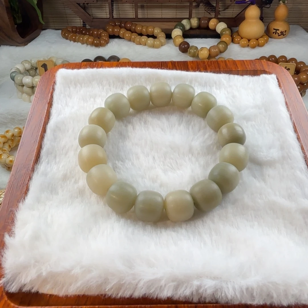 菩提根/象牙果手串磨砂绿色孤品