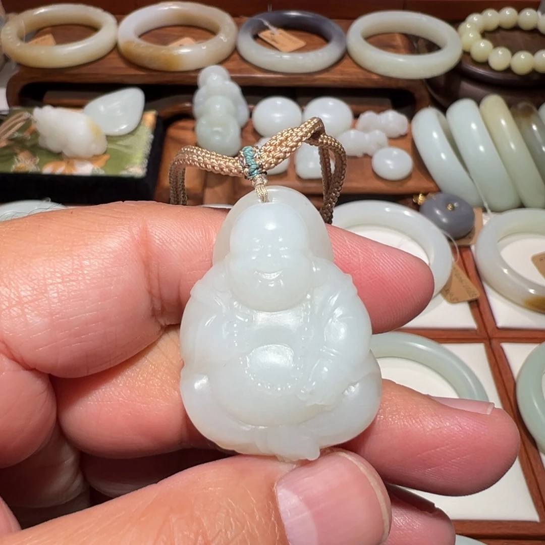 和田玉未镶嵌颈饰洒金皮弥勒佛