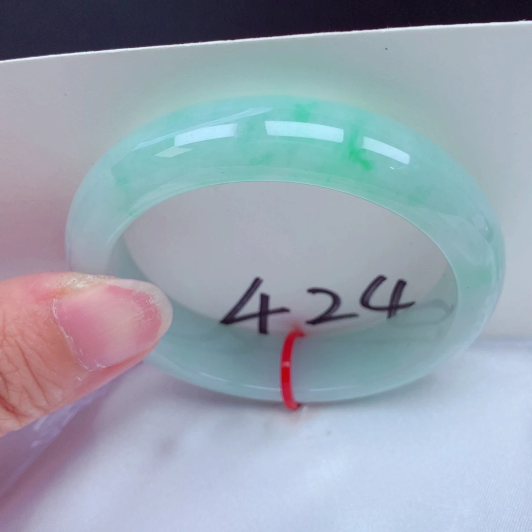 翡翠手镯未镶嵌翡翠