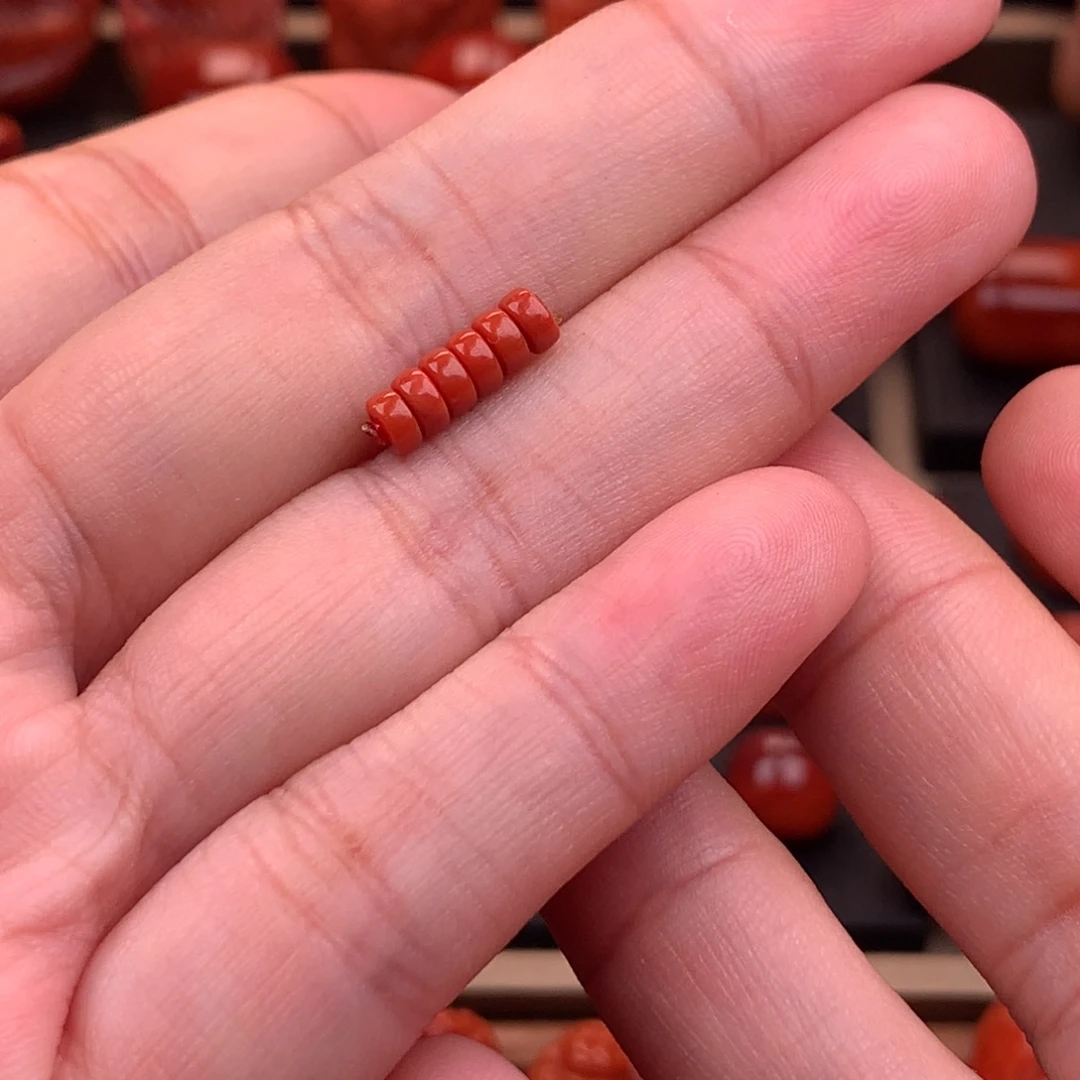 南红玛瑙未镶嵌原矿精工直切隔片4mm