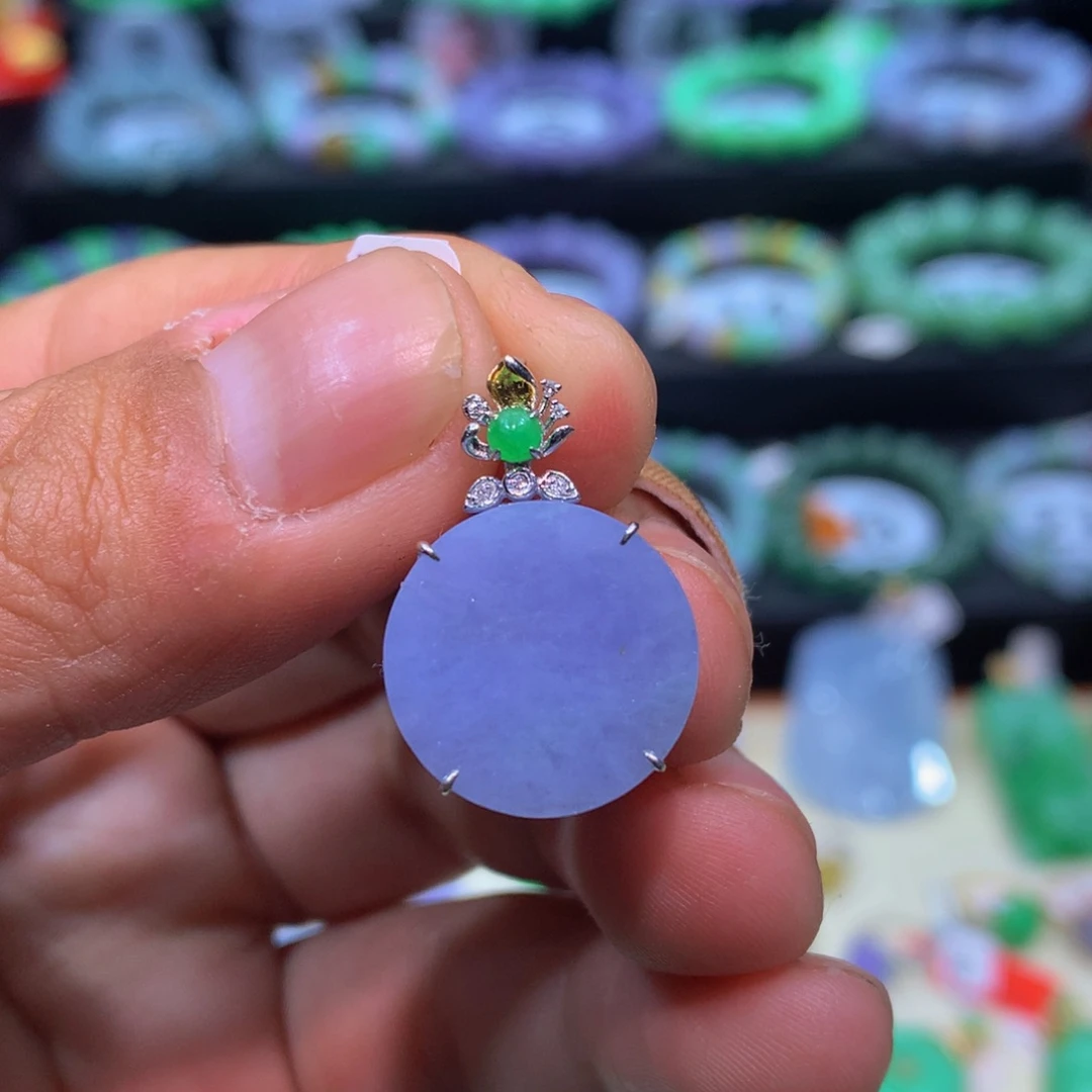 翡翠18K金镶嵌颈饰