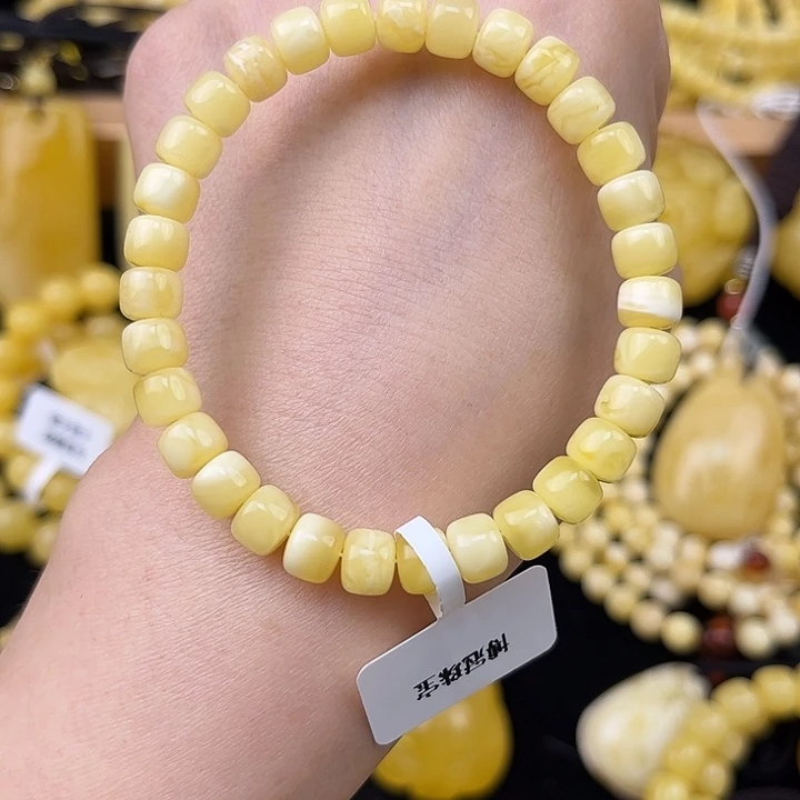 琥珀未镶嵌颈饰琥珀