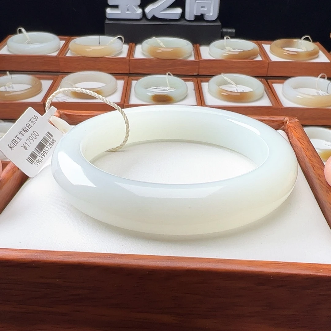 和田玉手镯未镶嵌