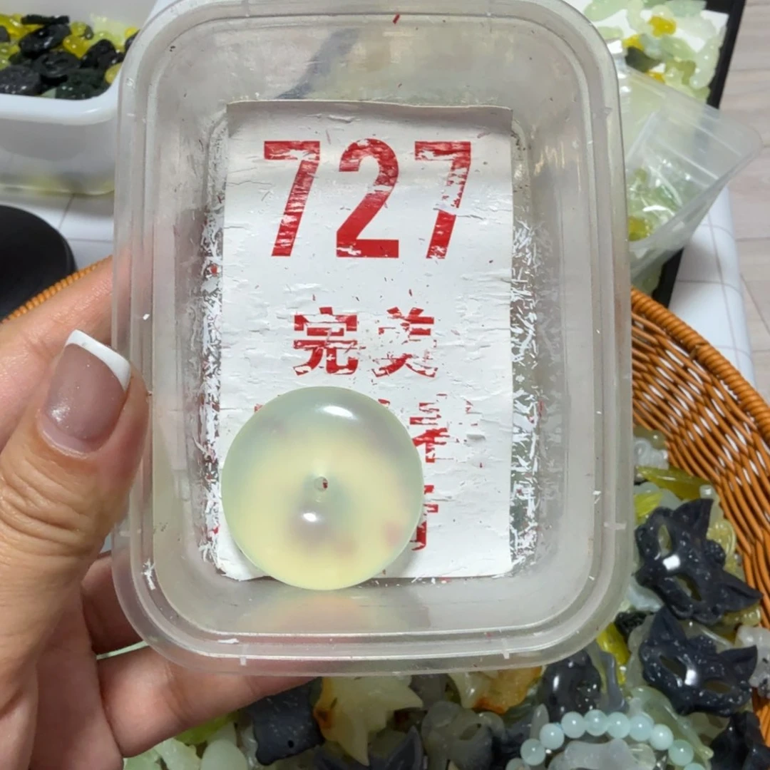 透闪石-蛇纹石玉吊坠未镶嵌古*门