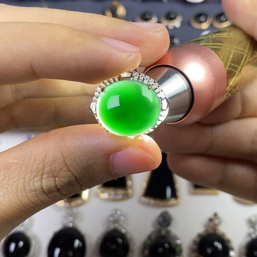 18K金镶嵌戒指翡翠