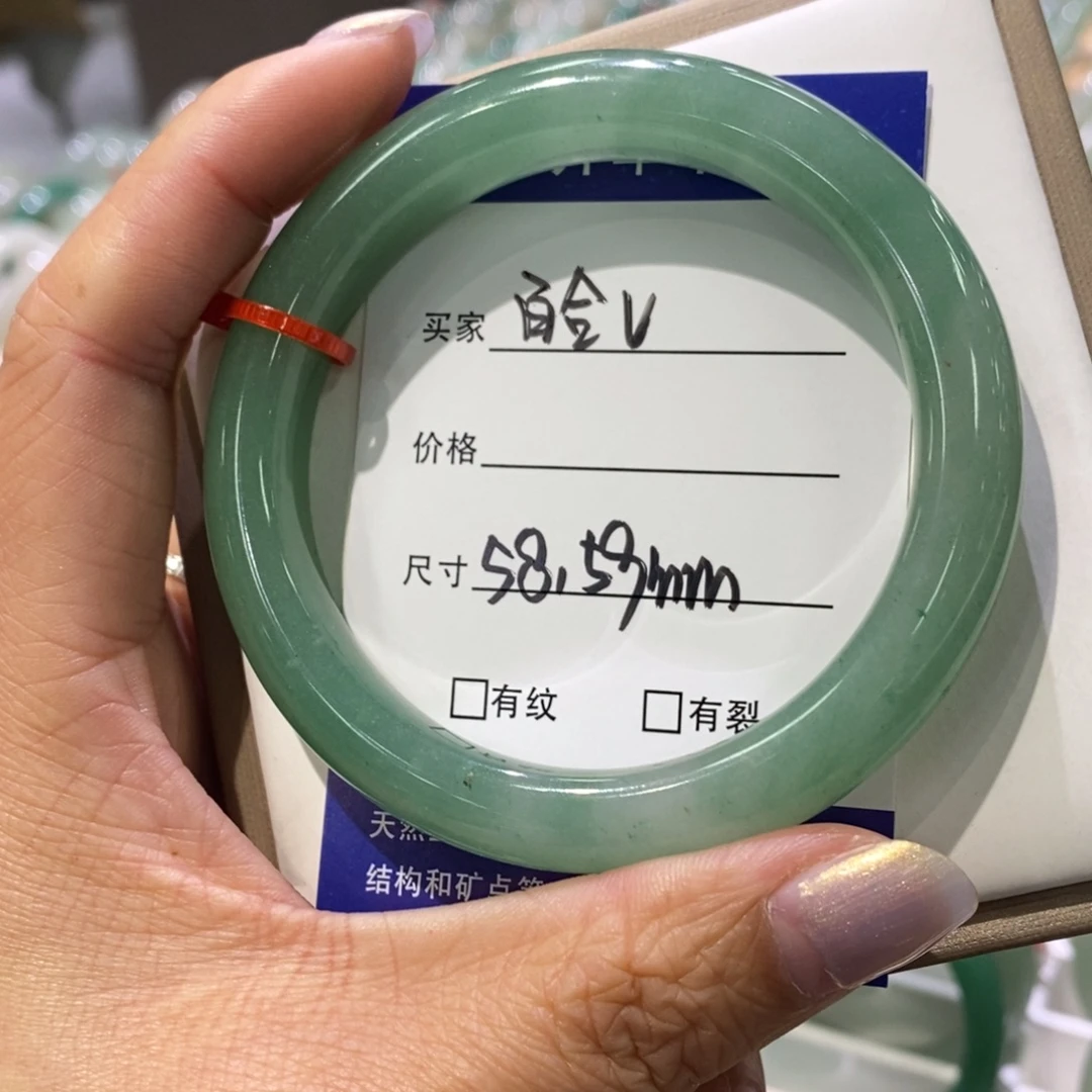 百***.石英岩玉未镶嵌手镯