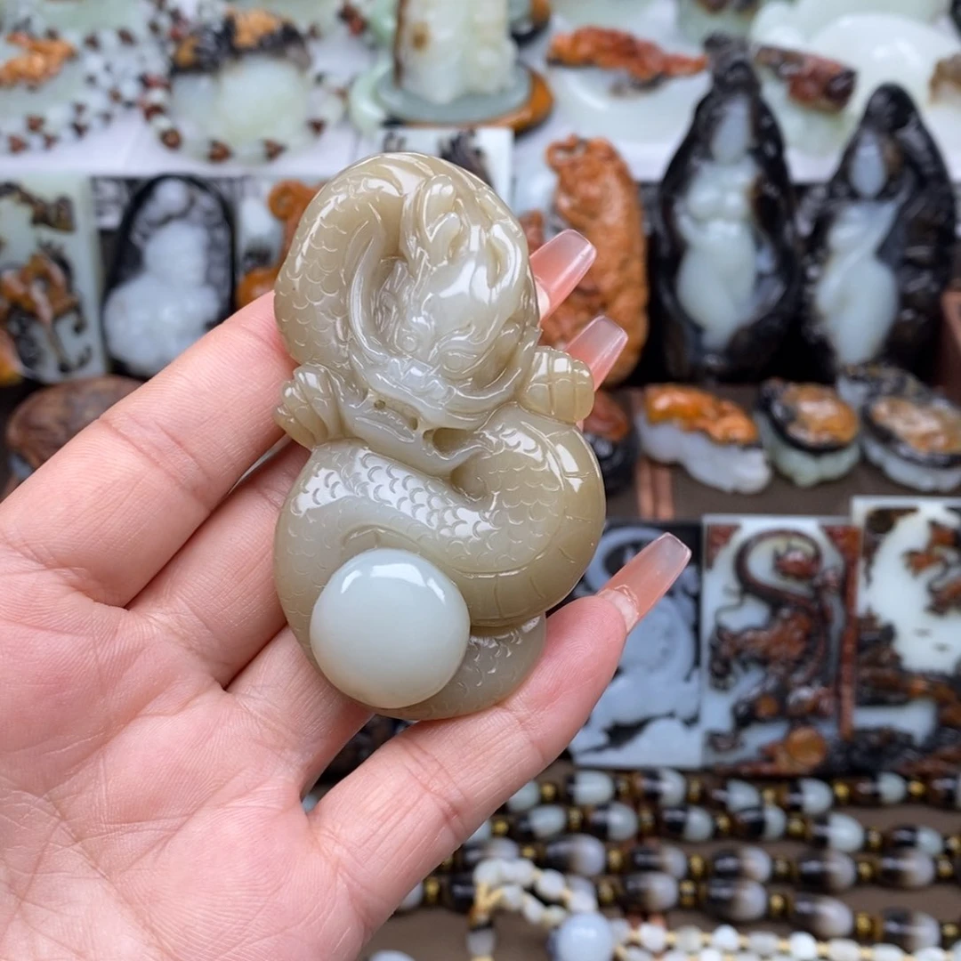 颈饰未镶嵌和田玉