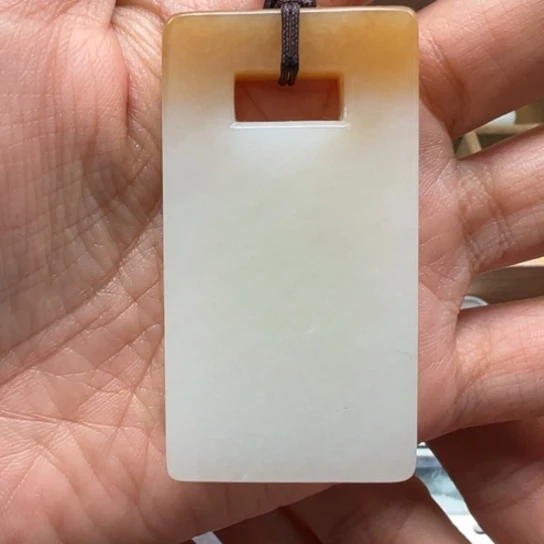 和田玉未镶嵌颈饰且末平安牌