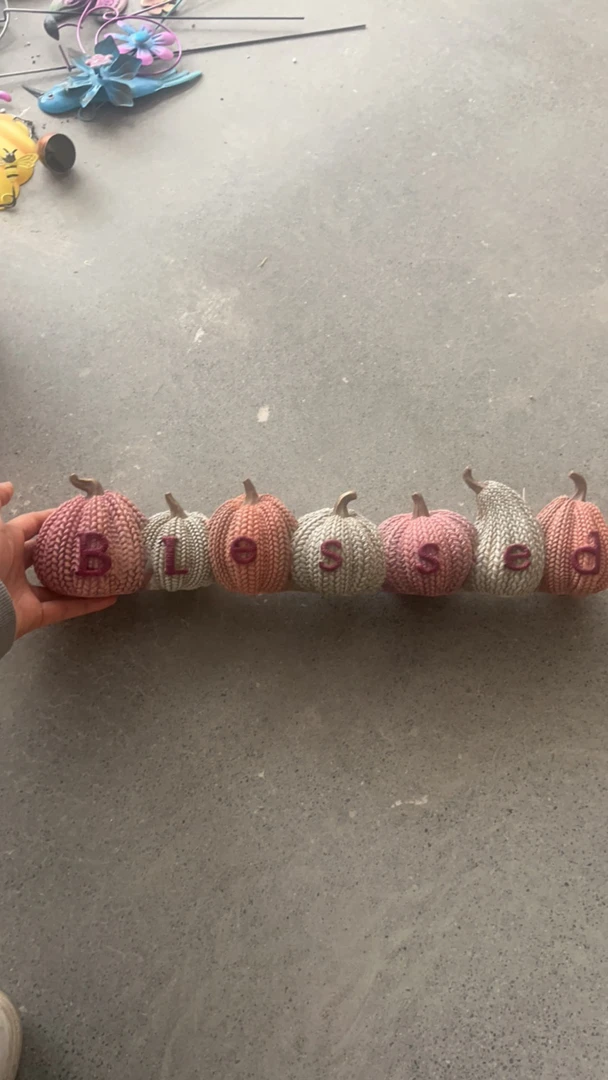 粉白长款排南瓜摆件