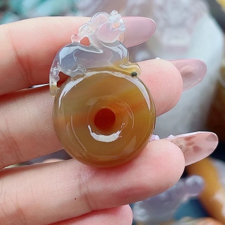 狡***猪未镶嵌玛瑙手饰吊坠