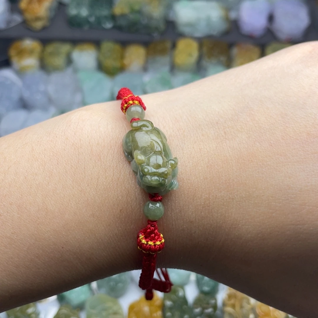 翡翠颈饰未镶嵌貔貅