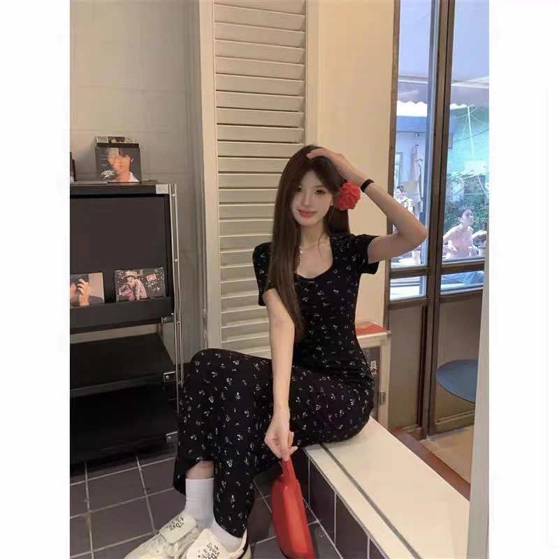 2395碎花短袖U领修身显瘦高级感夏季包臀连衣裙女装