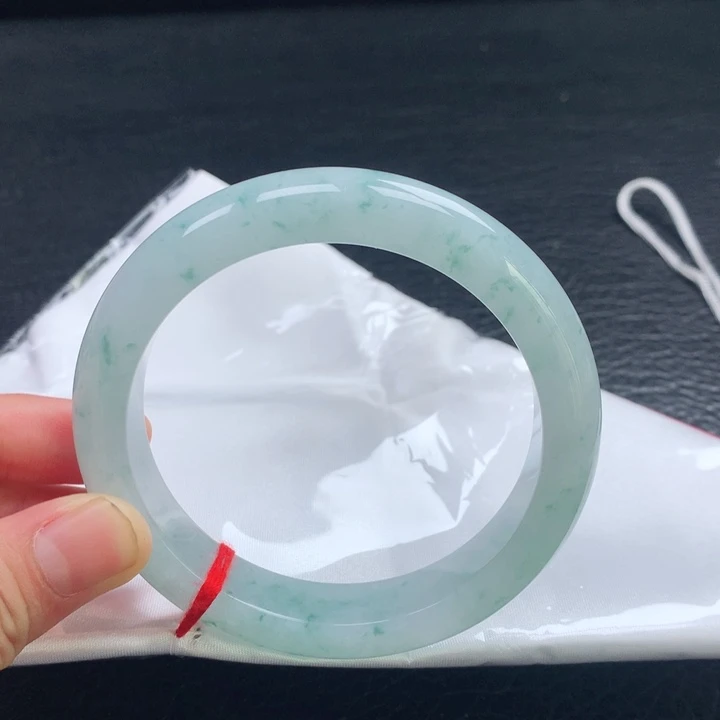 翡翠手镯未镶嵌61圈