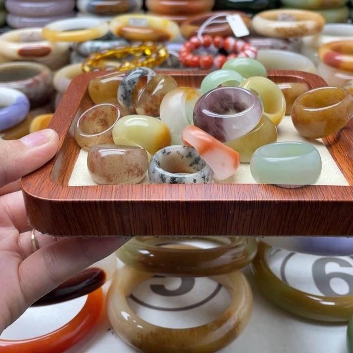 石英岩玉手镯未镶嵌