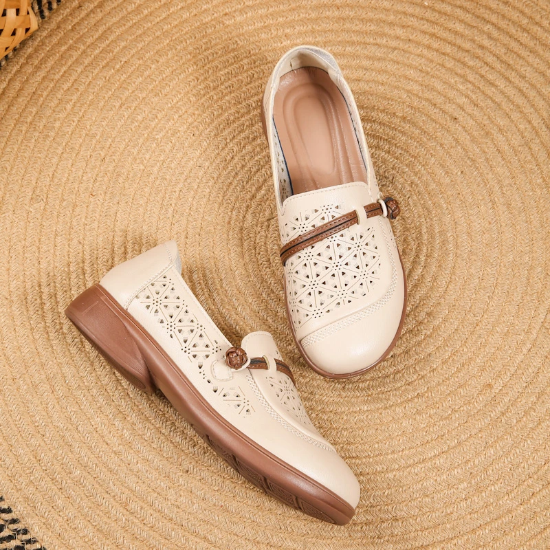 中老年妈妈镂空女洞洞鞋平底防滑凉鞋软底女鞋度假风