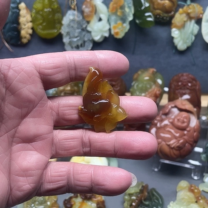 蛇纹石玉未镶嵌挂件