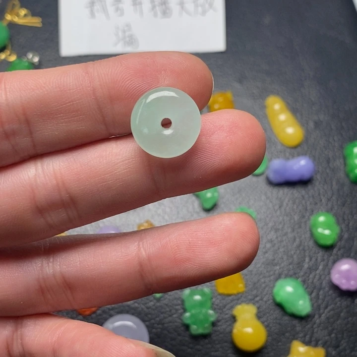 面***海翡翠未镶嵌颈饰挂件