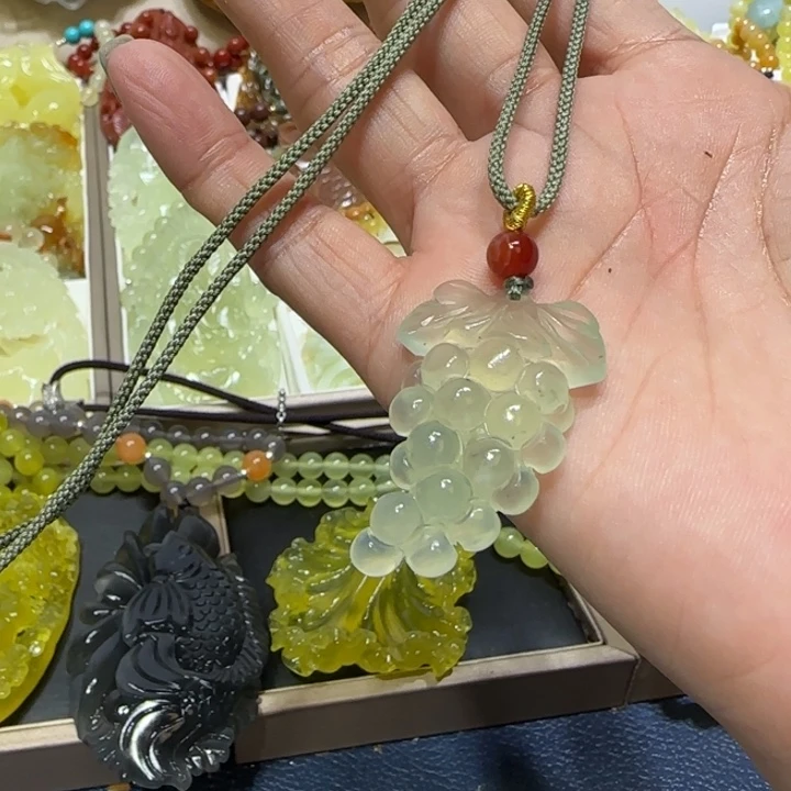 未镶嵌蛇纹石玉吊坠