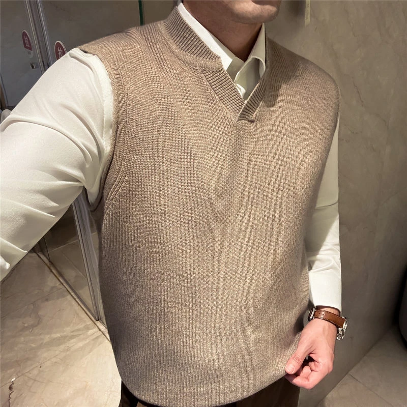 老钱风V领毛衣针织马甲秋冬时尚无袖舒适背心胡桃色