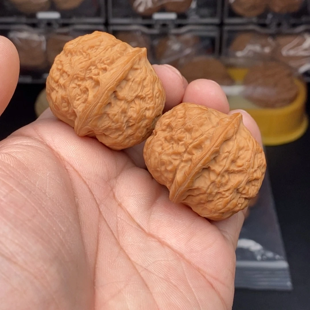 核桃把件 38左右红方印