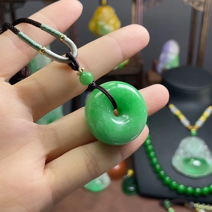 翡翠未镶嵌吊坠(赠链)