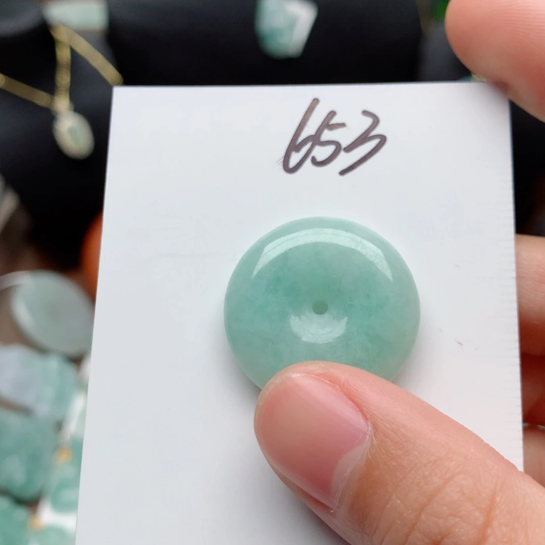 翡翠颈饰未镶嵌吊坠