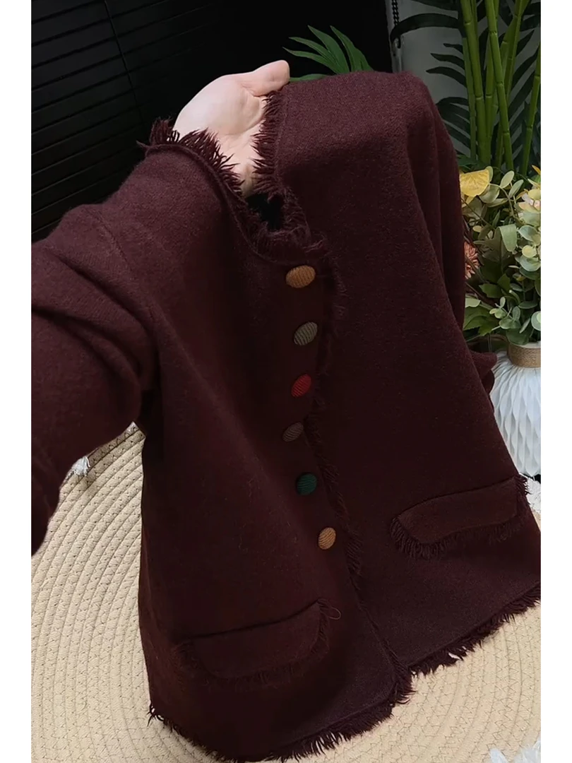 高级感洋气圆领针织开衫女2025秋冬新款彩色纽扣装饰流苏毛边外套