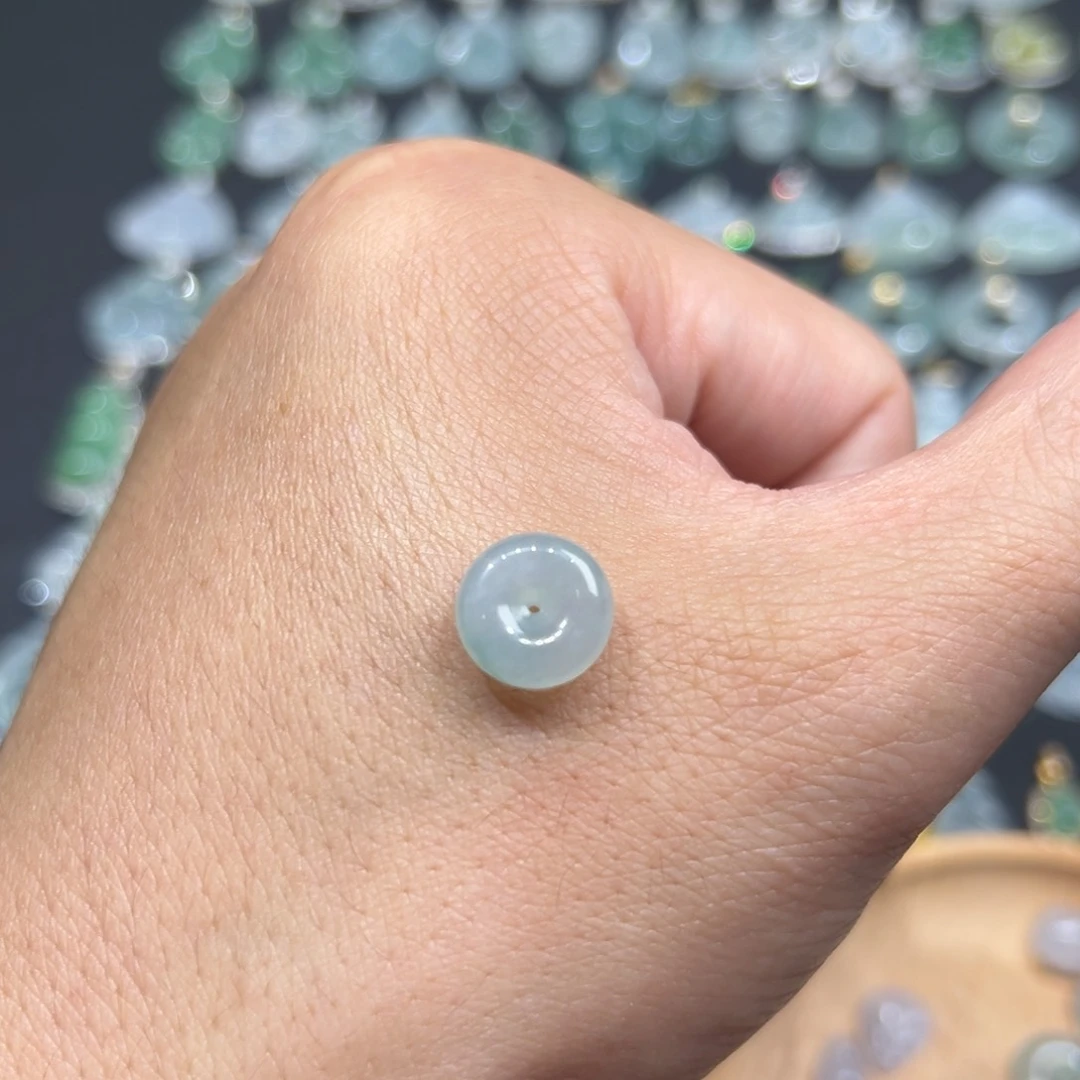 翡翠未镶嵌颈饰平安扣